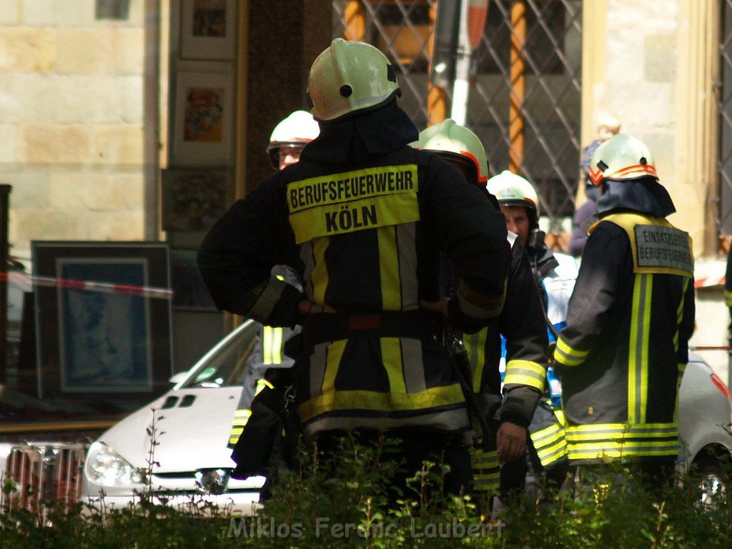 Gasaustritt Koeln Klettenberg Luxemburgerstr   P32.JPG